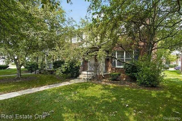 3284 Coolidge Hwy - Photo 3 of 35