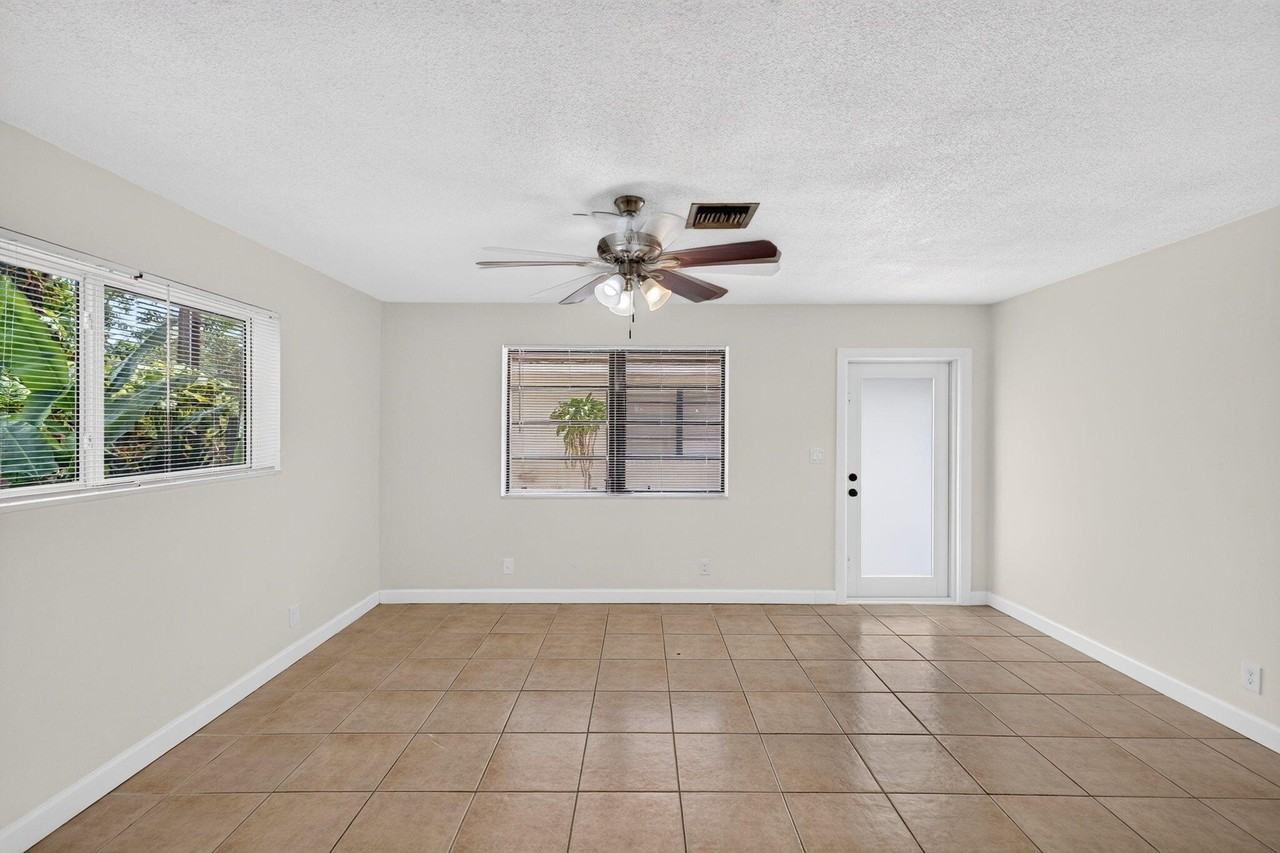 2500 Sw 18th Ter #5 - Photo 4 of 17
