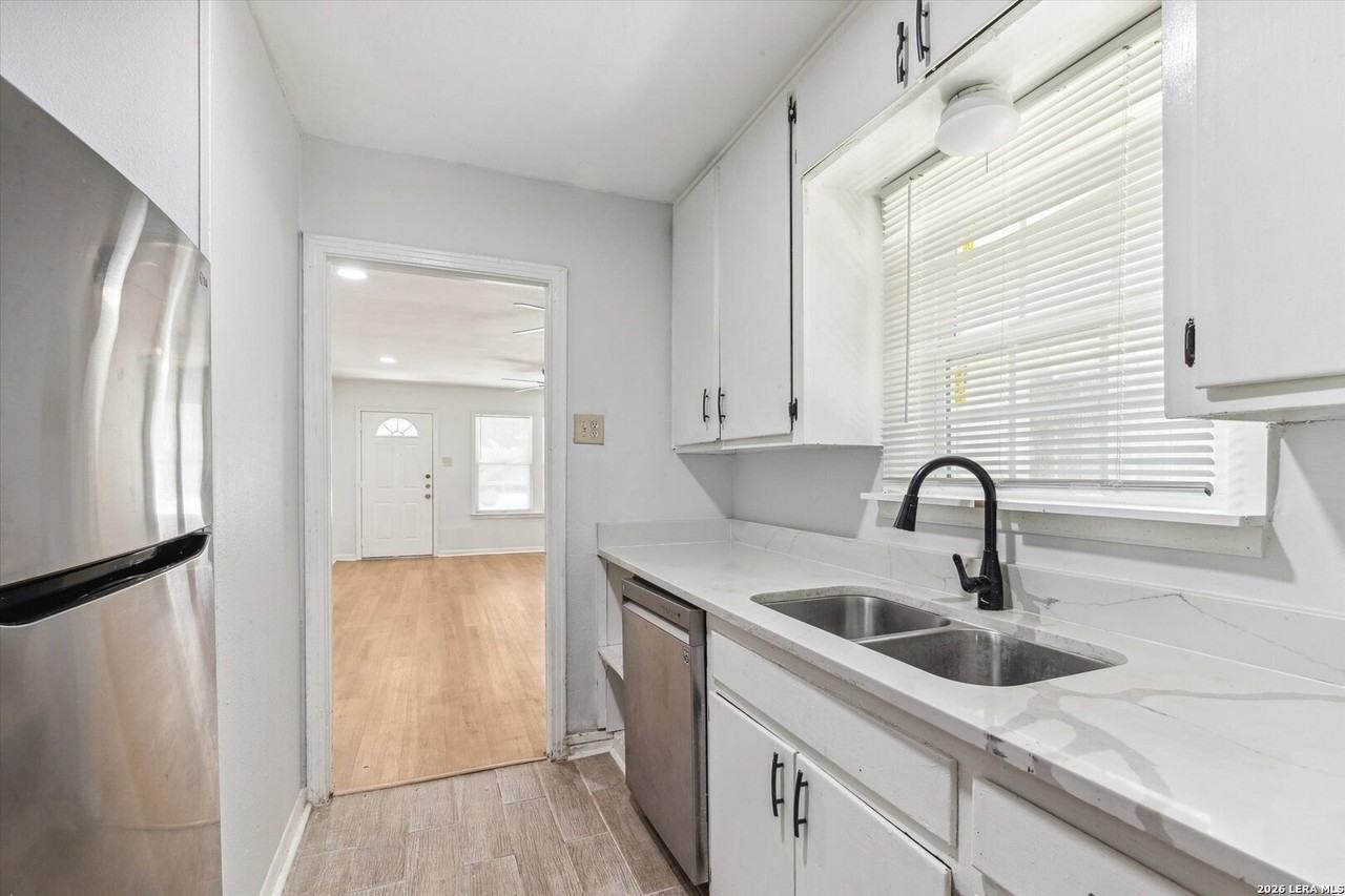 367 Babcock Rd - Photo 3 of 12