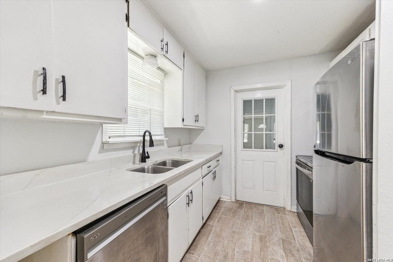 367 Babcock Rd - Photo 4 of 12