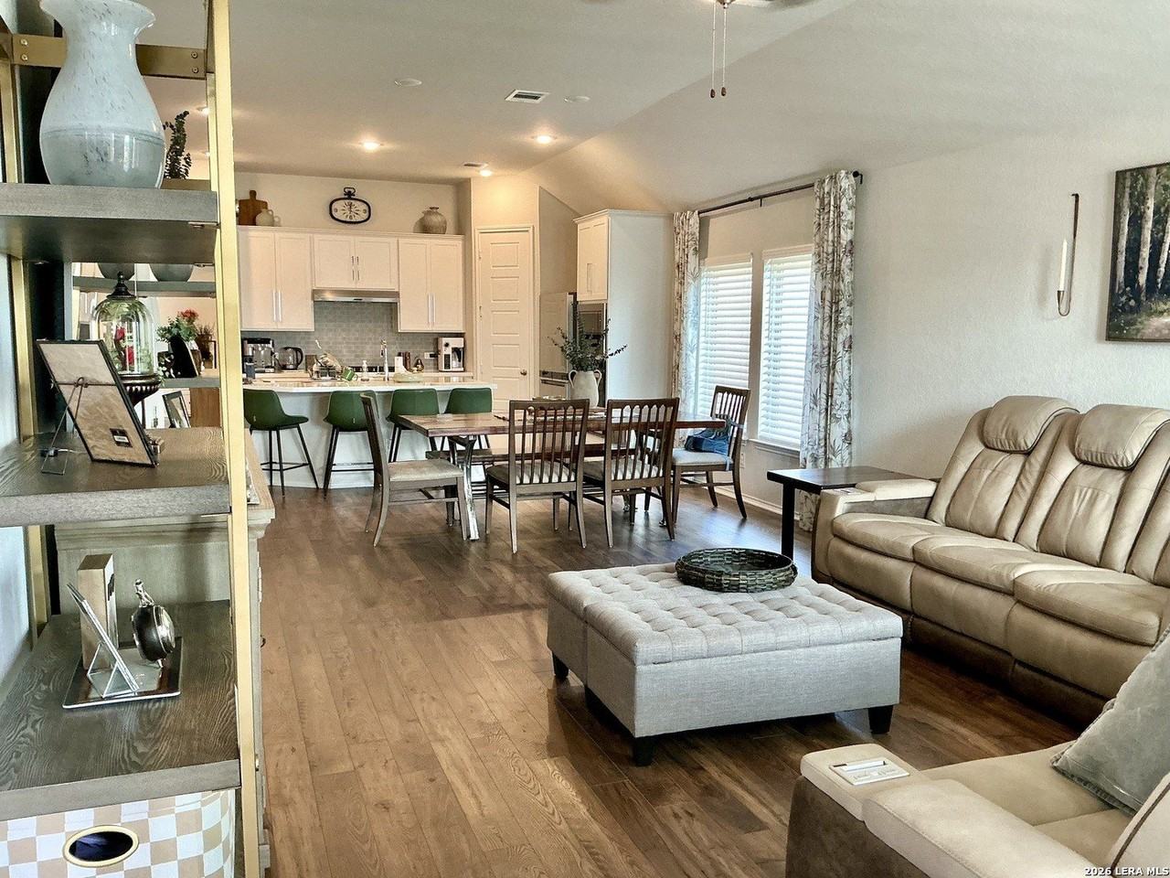 2516 Oxford Rdg - Photo 6 of 23