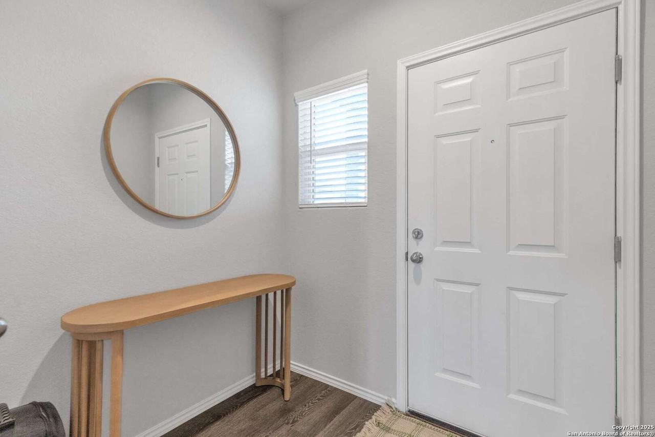 610 Pleasanton Way - Photo 4 of 27