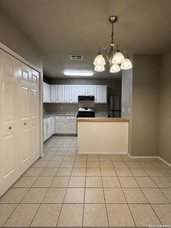 8023 Laurel Bnd - Photo 5 of 22