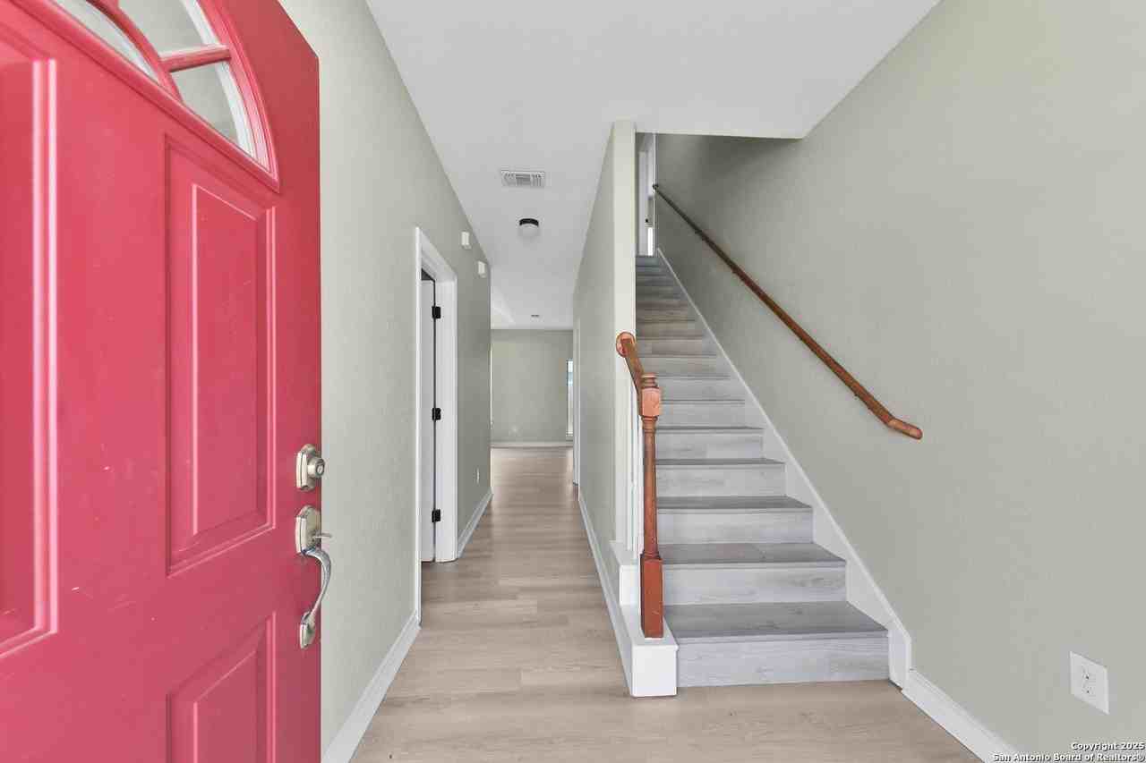 102 Cornell Ave - Photo 4 of 32