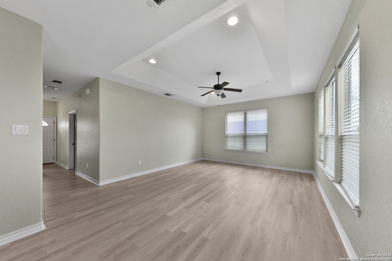 102 Cornell Ave - Photo 5 of 32