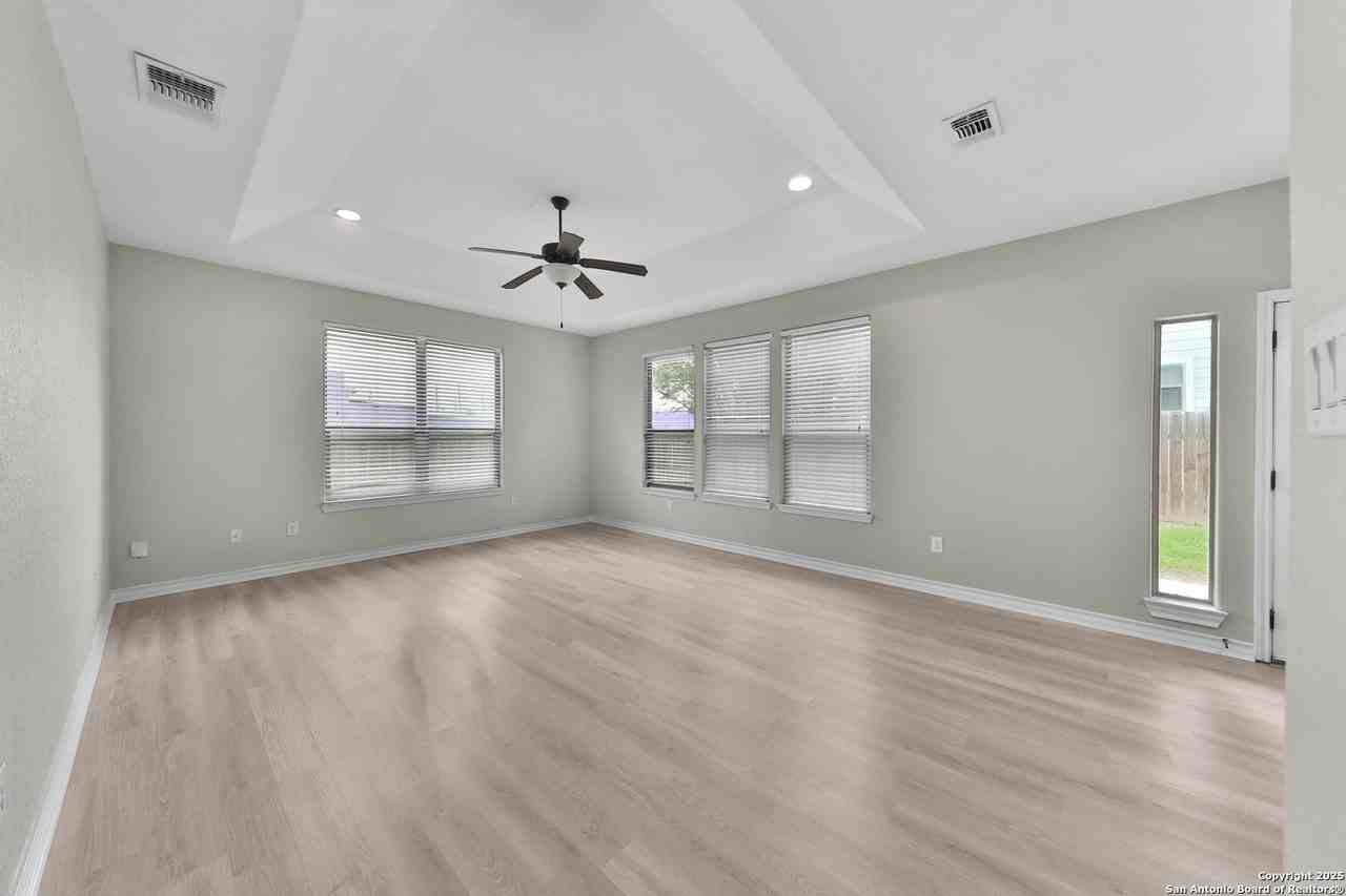 102 Cornell Ave - Photo 6 of 32