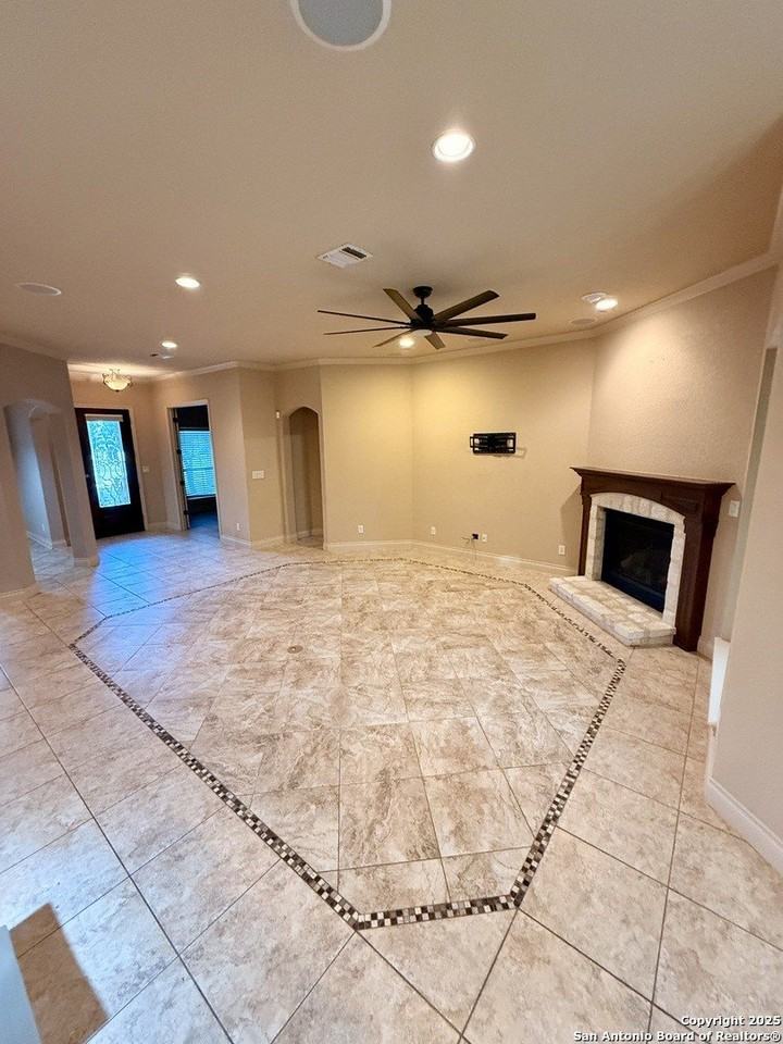 215 Evans Oak Ln - Photo 7 of 38