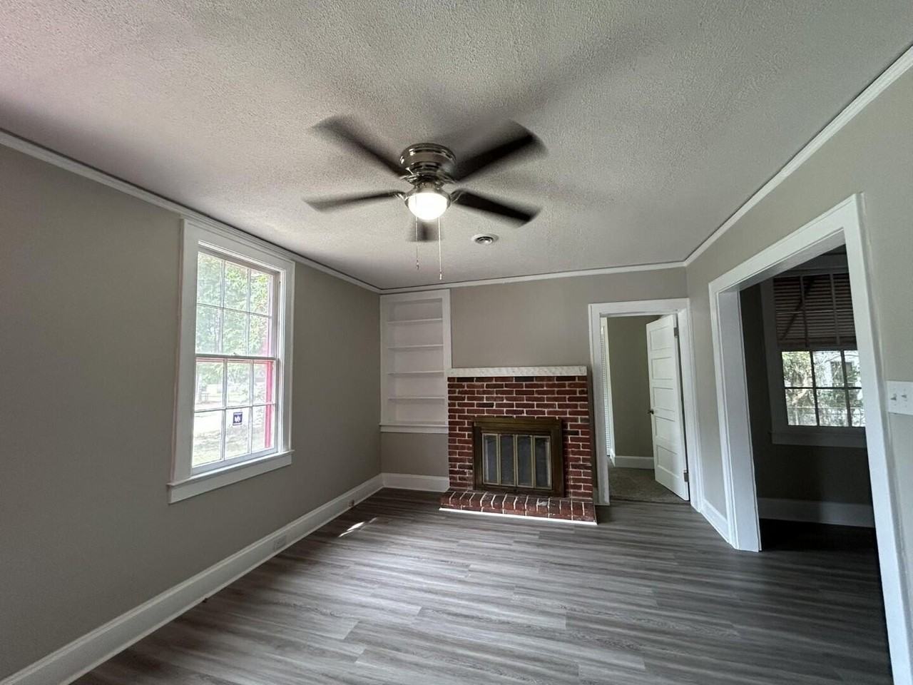 411 E Charlotte Ave - Photo 2 of 24