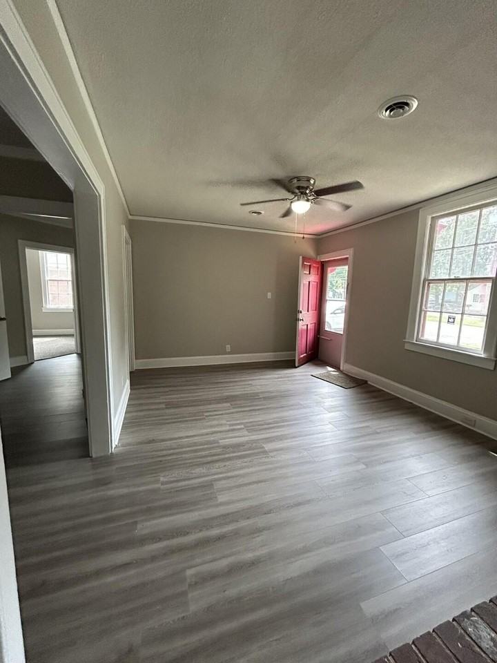 411 E Charlotte Ave - Photo 3 of 24