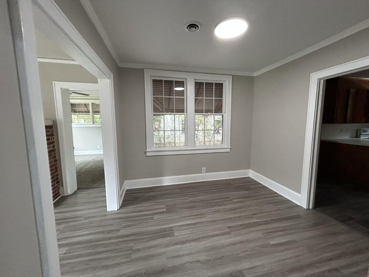 411 E Charlotte Ave - Photo 6 of 24