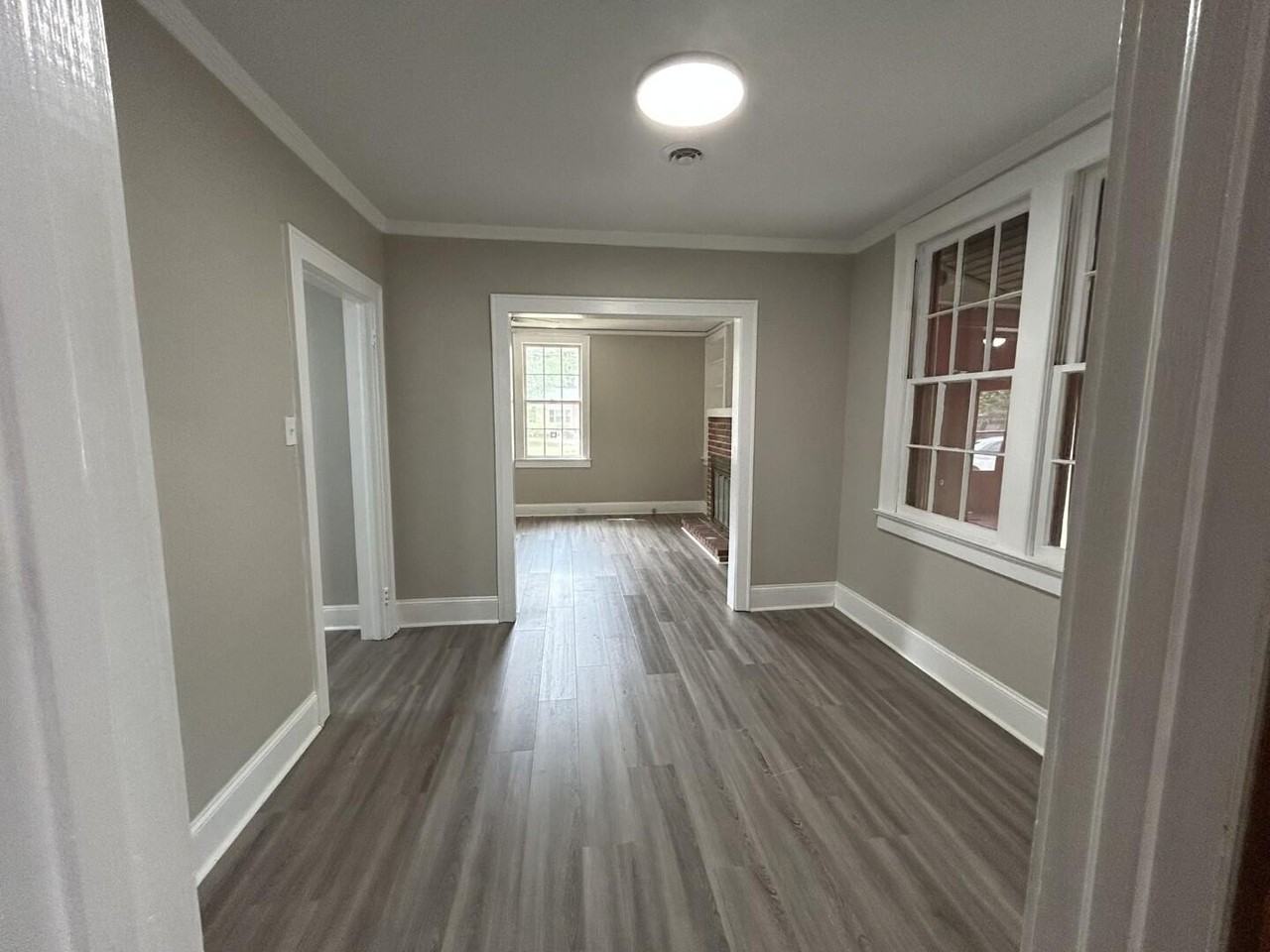 411 E Charlotte Ave - Photo 7 of 24