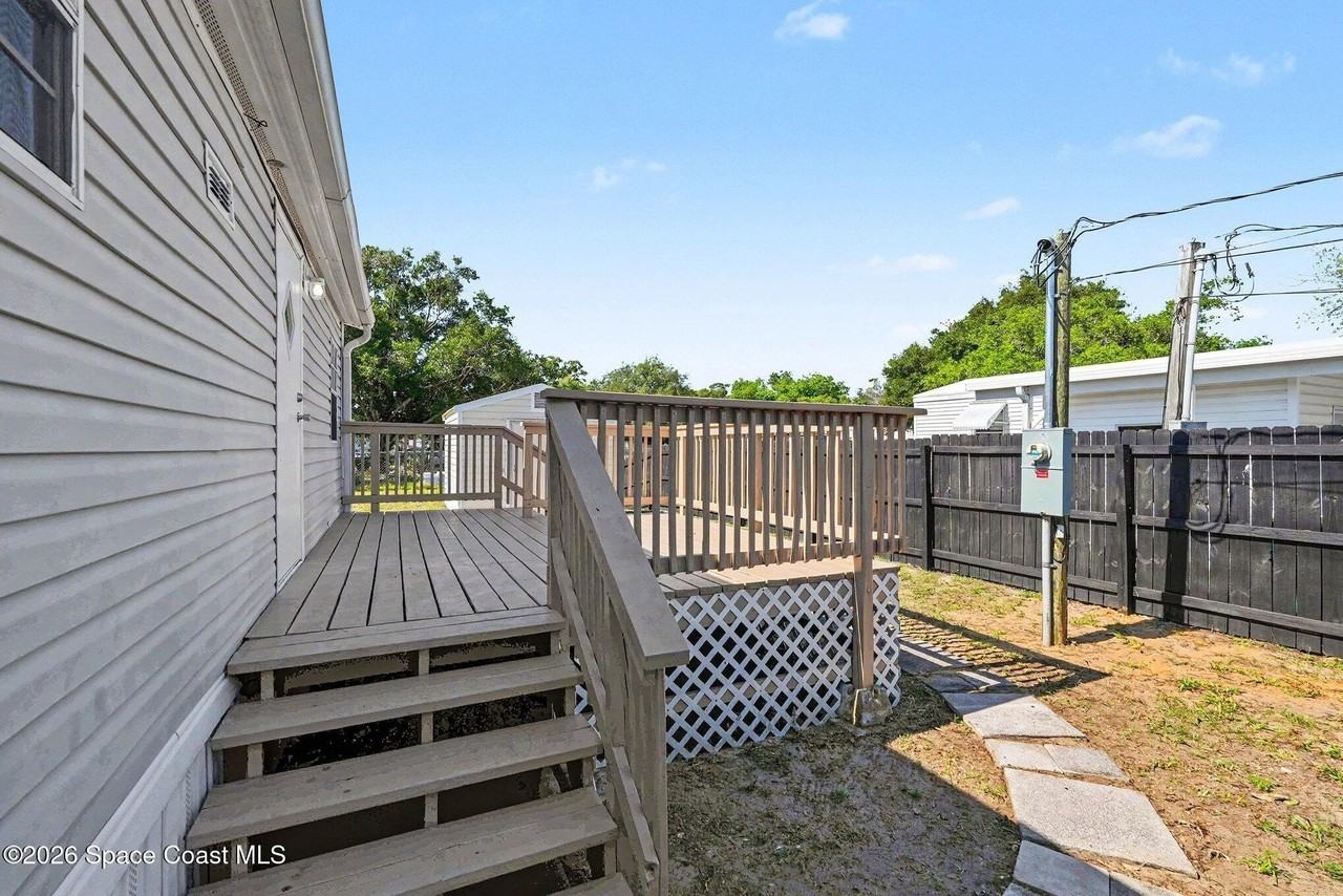 423 Brozman Ln - Photo 3 of 17