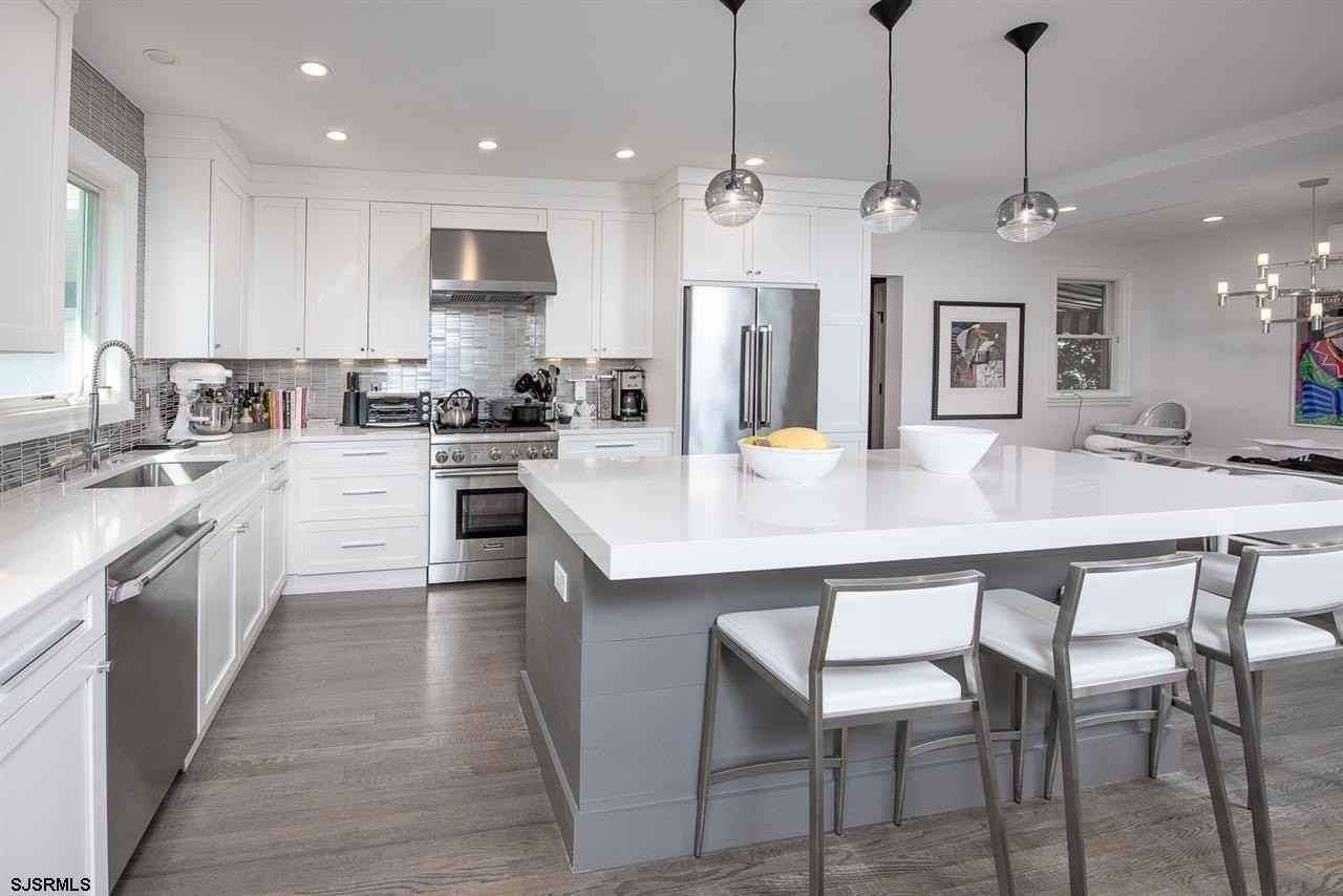 12 N Nassau Ave - Photo 2 of 21