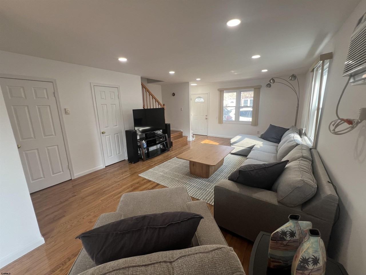 9709 Monmouth Ave #C2 - Photo 5 of 26