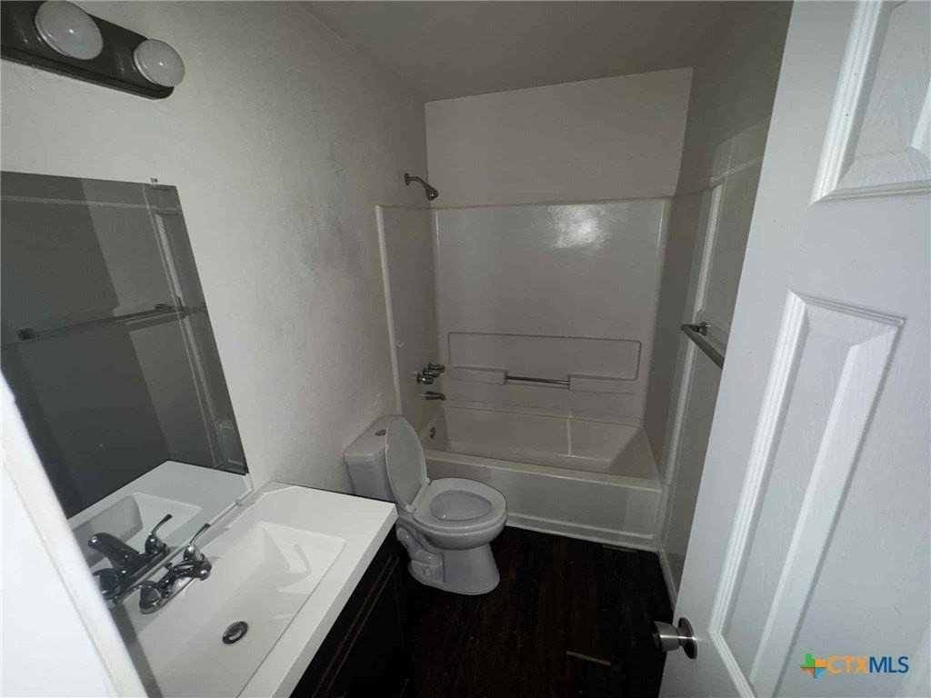 205 Erby Ave #A - Photo 6 of 7