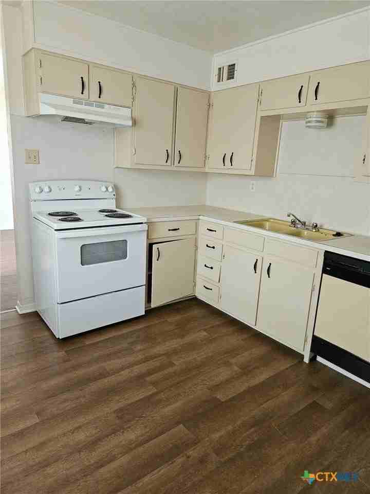 102 E Avenue A #6 - Photo 4 of 10