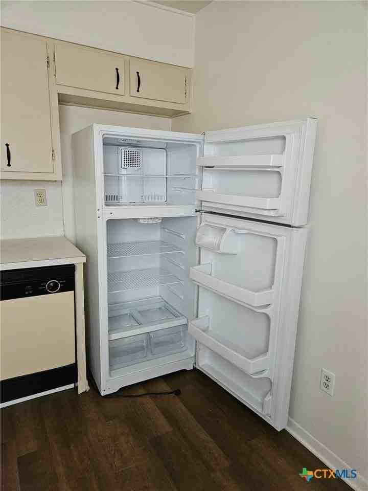 102 E Avenue A #6 - Photo 5 of 10