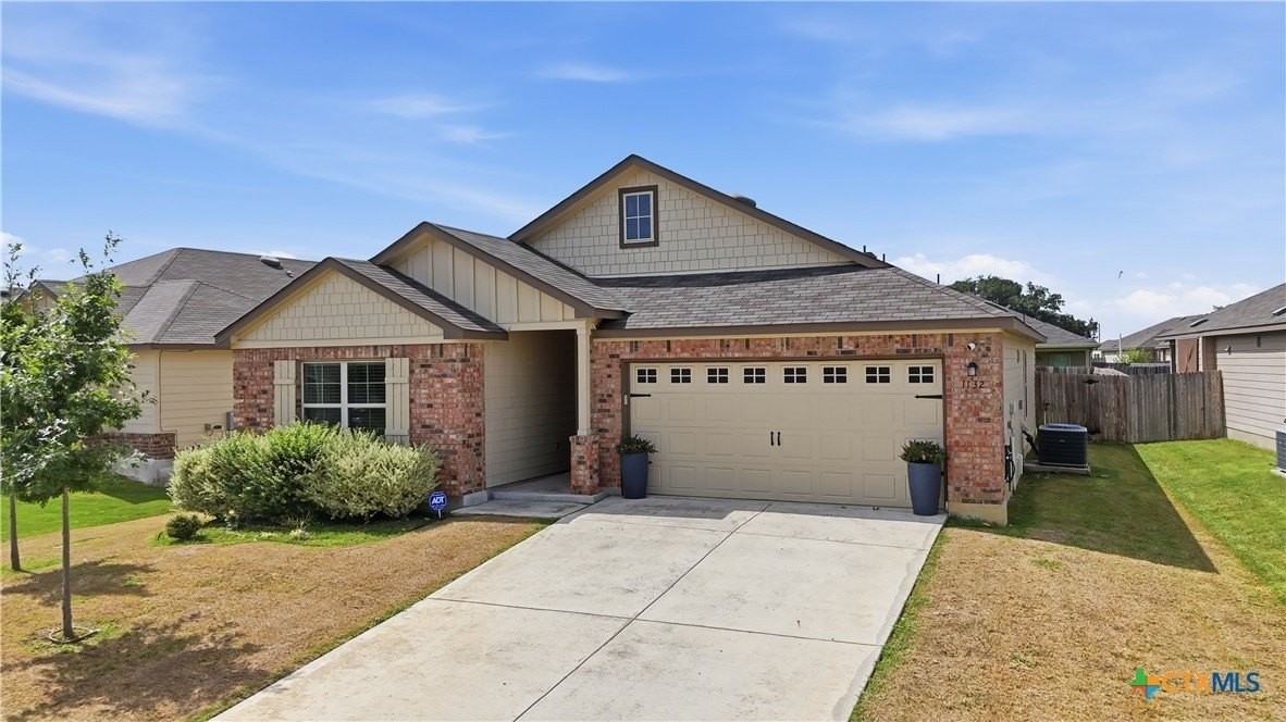 1132 Eagle Xing - Photo 2 of 34