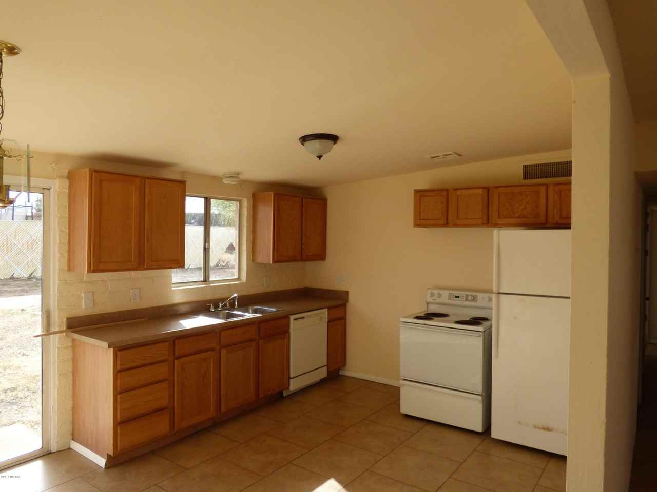 7540 E Poplar St - Photo 2 of 10