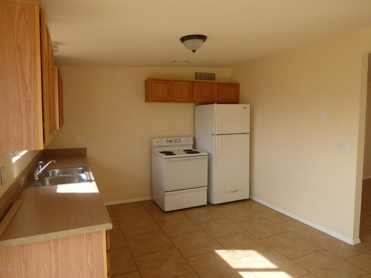 7540 E Poplar St - Photo 3 of 10