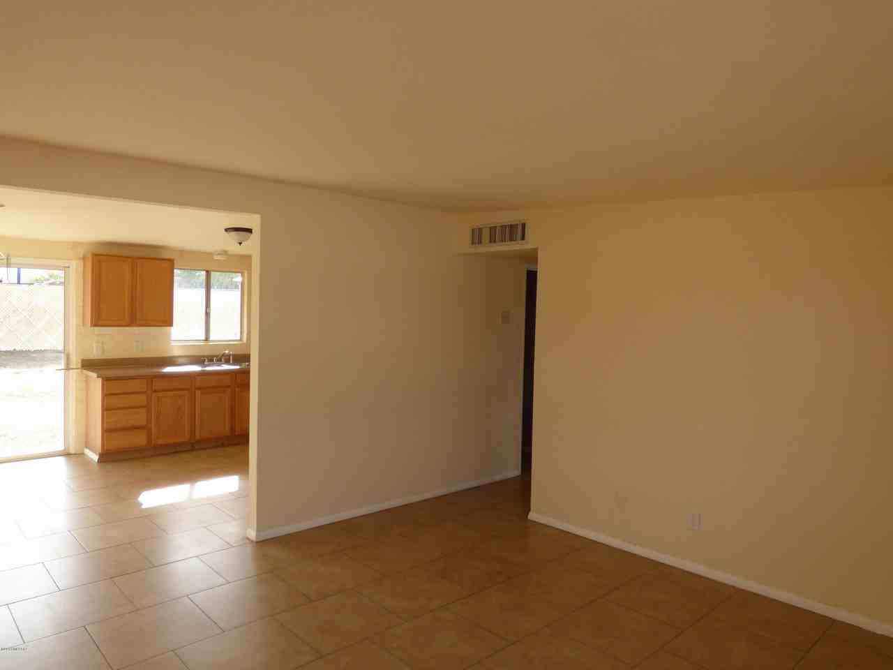 7540 E Poplar St - Photo 4 of 10