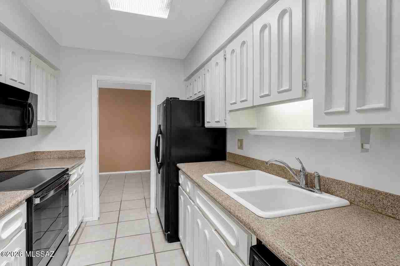 9111 N Oracle Rd Apt 162 #162 - Photo 3 of 8