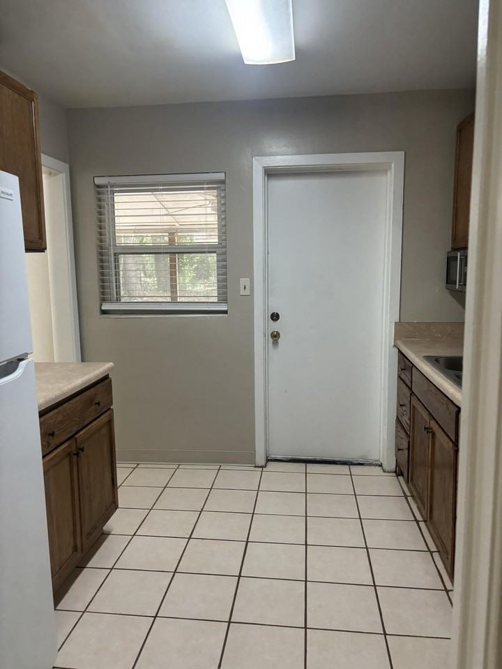 1629 Rankin Ave - Photo 4 of 22