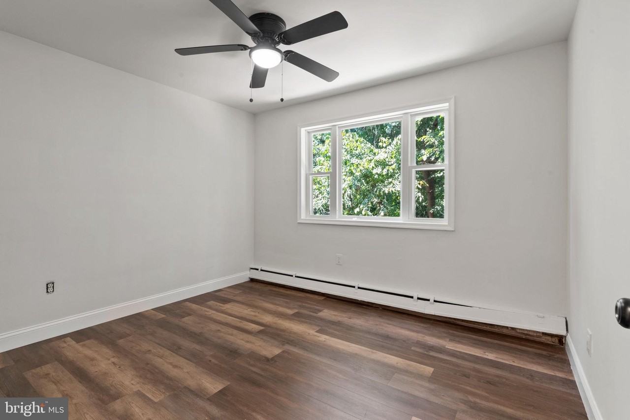 610 57th St Ne #102 - Photo 5 of 19