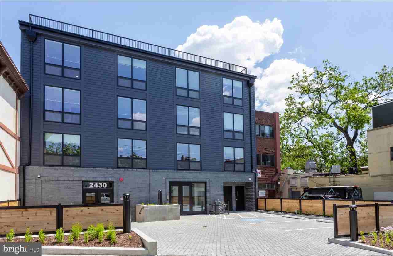 2415 37th St Nw #205 - Photo 3 of 27