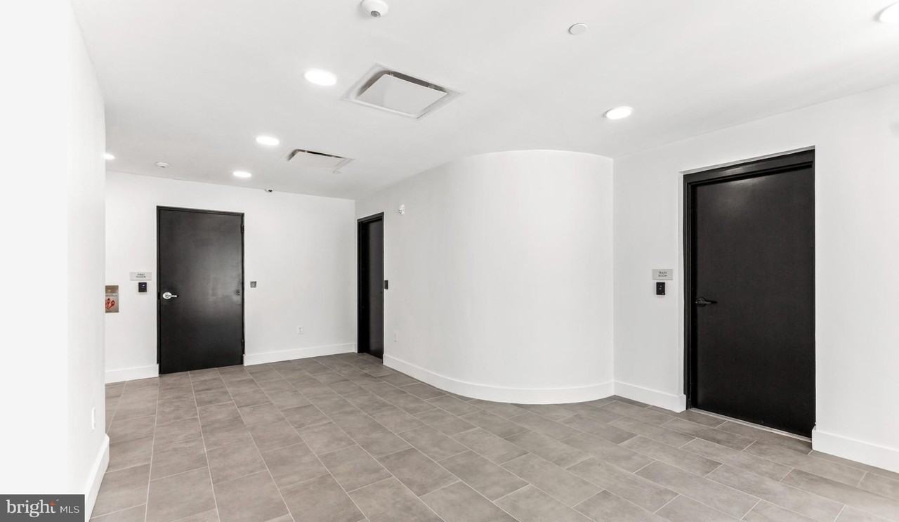 2415 37th St Nw #205 - Photo 5 of 27