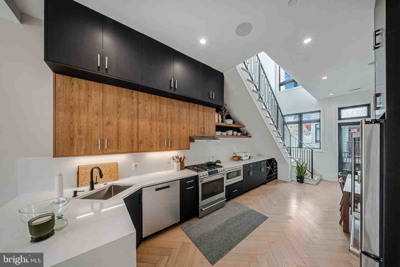 1462 Chapin St Nw #8 - Photo 4 of 31