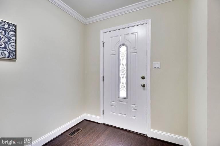 2050 Forest Hill Ln - Photo 2 of 18