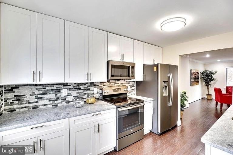 2050 Forest Hill Ln - Photo 6 of 18