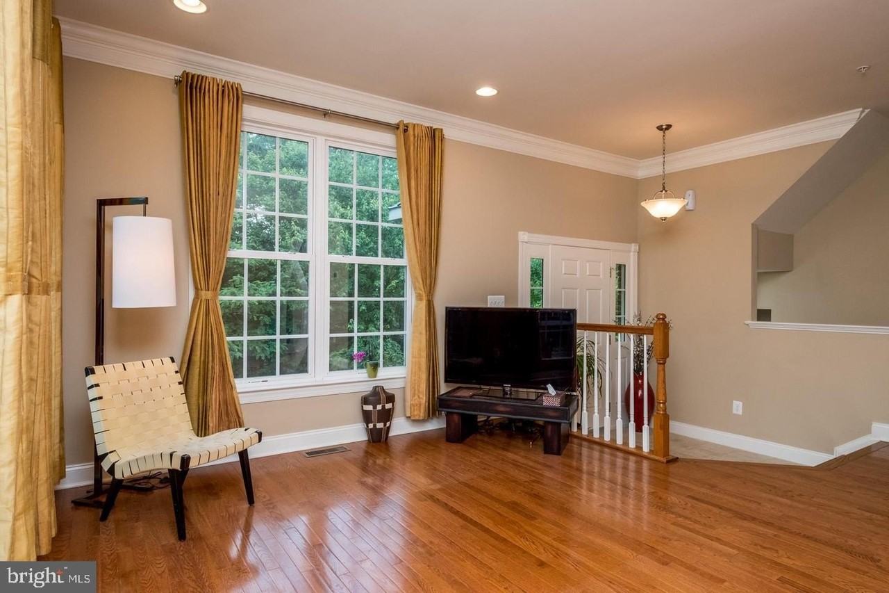 2123 Split Creek Ln - Photo 5 of 50