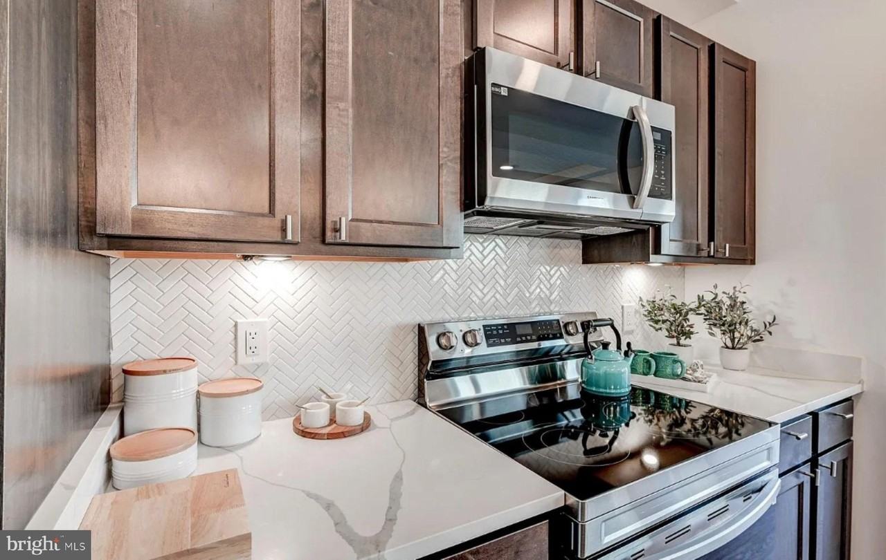 601 S Broadway #201 - Photo 2 of 14