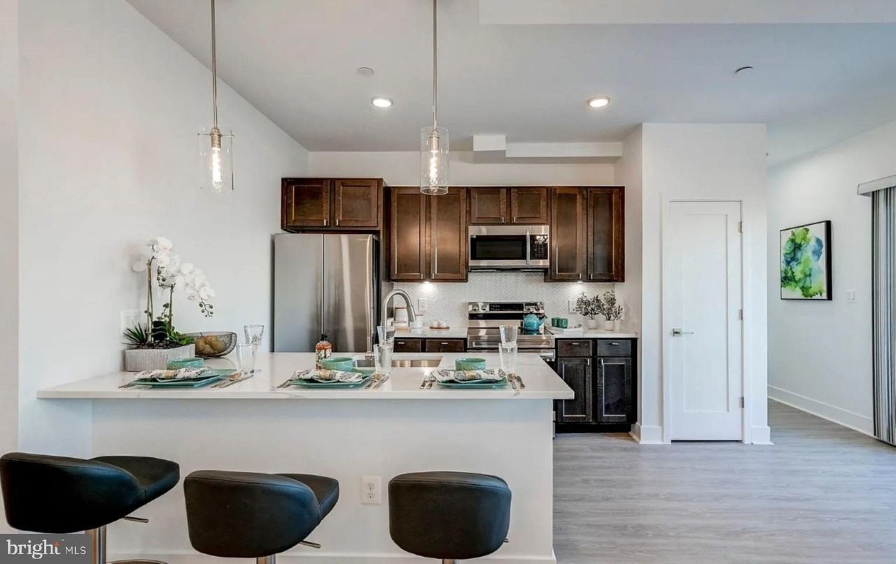 601 S Broadway #201 - Photo 3 of 14