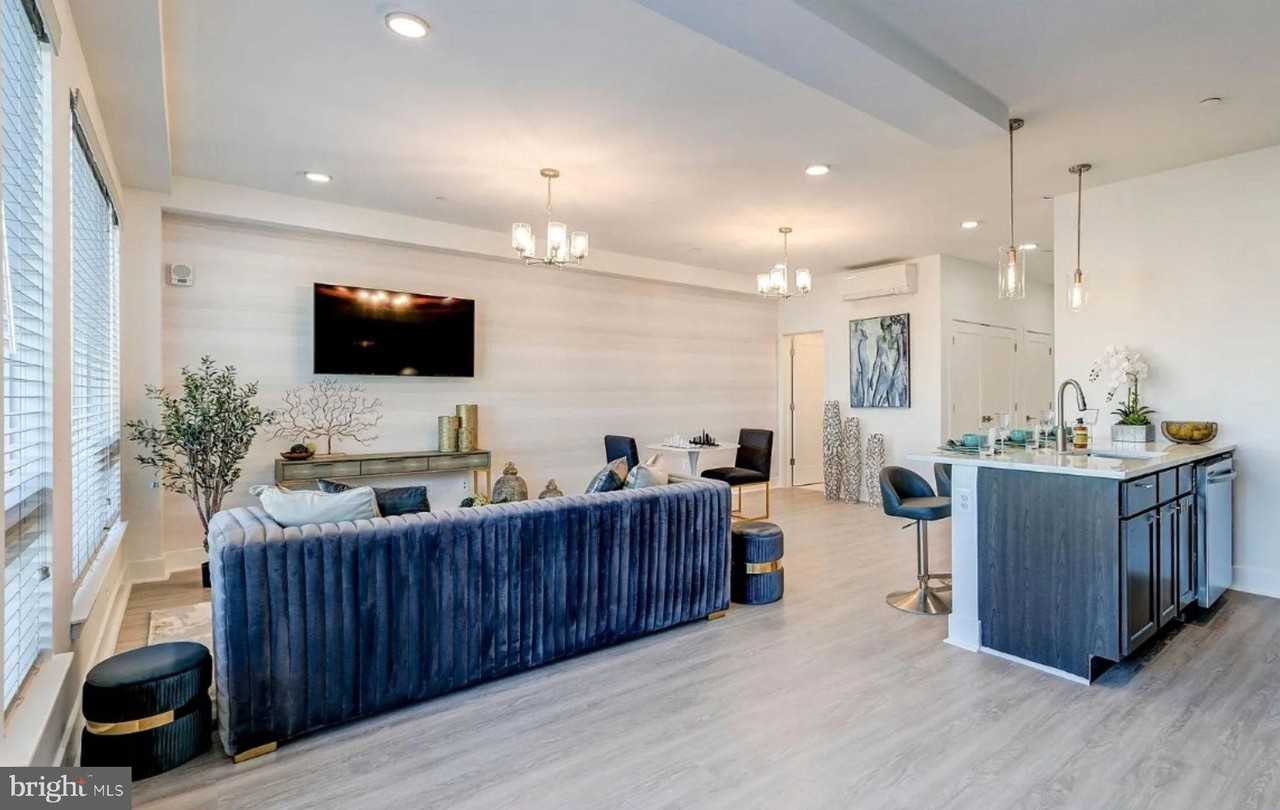 601 S Broadway #201 - Photo 7 of 14