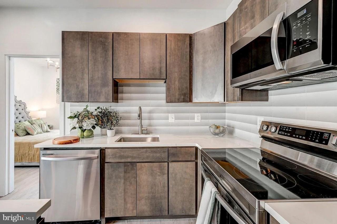 421 S Broadway #503 - Photo 3 of 11