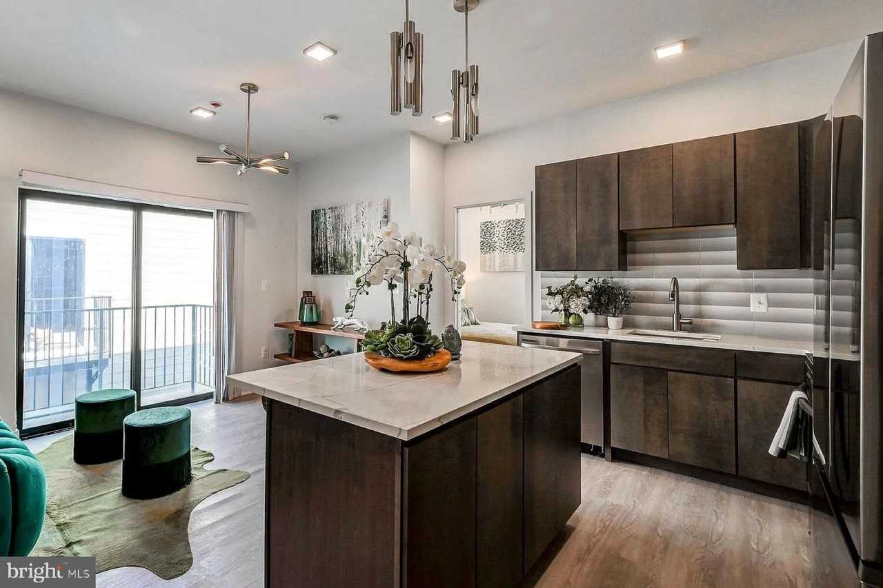 421 S Broadway #503 - Photo 5 of 11