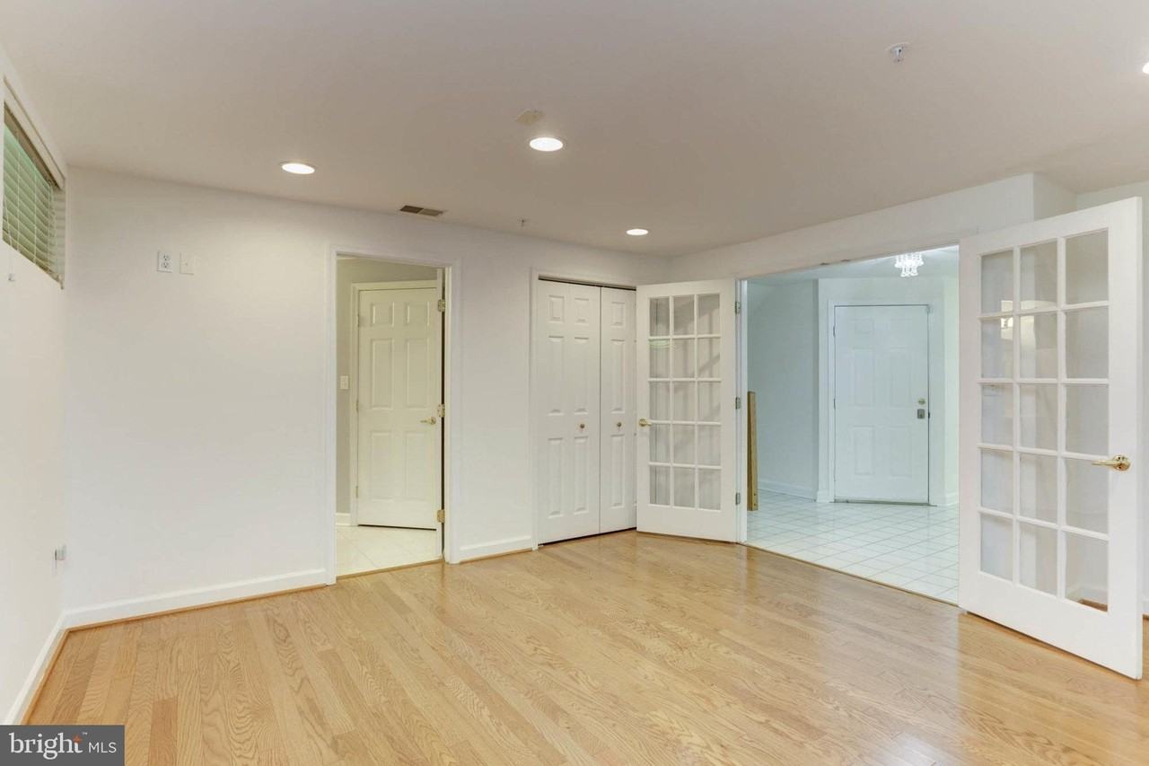 67 Taverngreen Ct - Photo 5 of 39