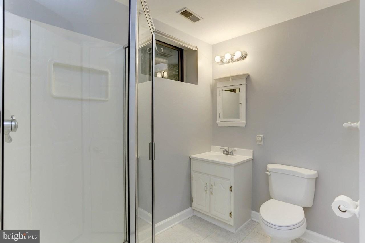 67 Taverngreen Ct - Photo 6 of 39