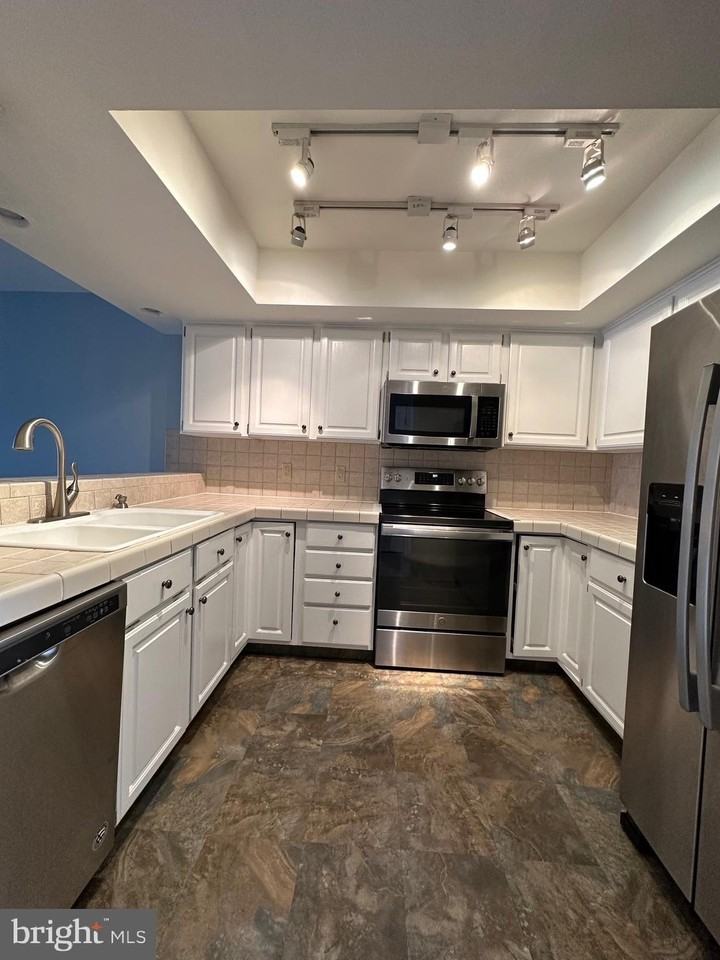 208 Market Sq #10B - Photo 6 of 20