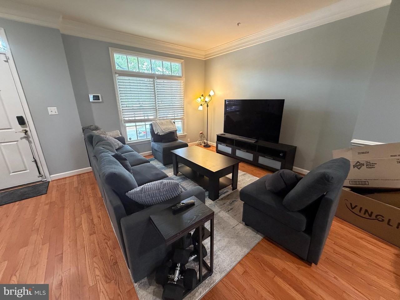 506 Fallsgrove Dr - Photo 2 of 16