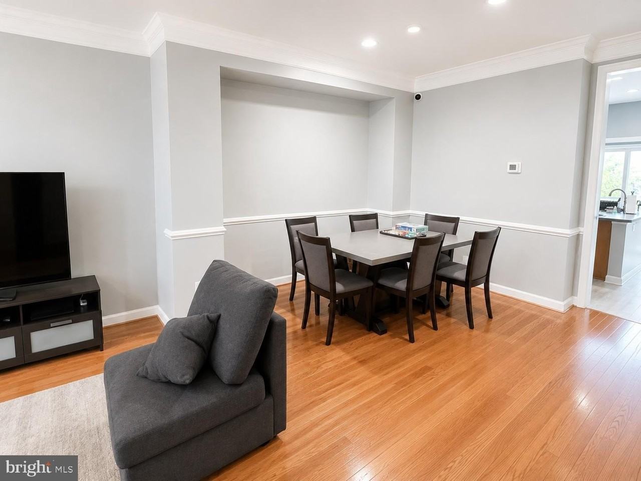 506 Fallsgrove Dr - Photo 4 of 16