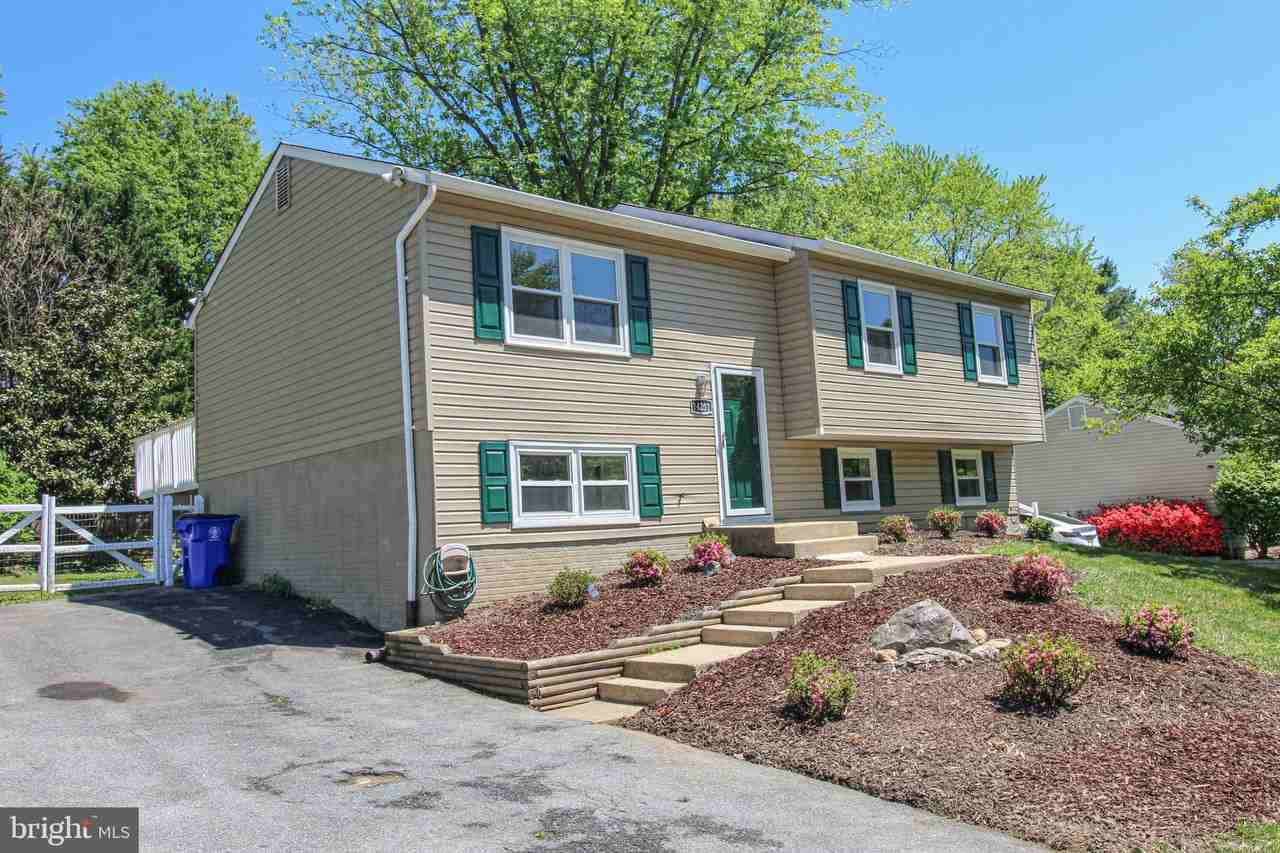 24201 Bush Hill Rd - Photo 2 of 39