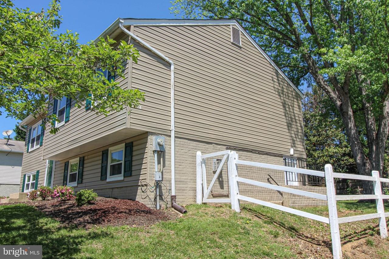 24201 Bush Hill Rd - Photo 4 of 39