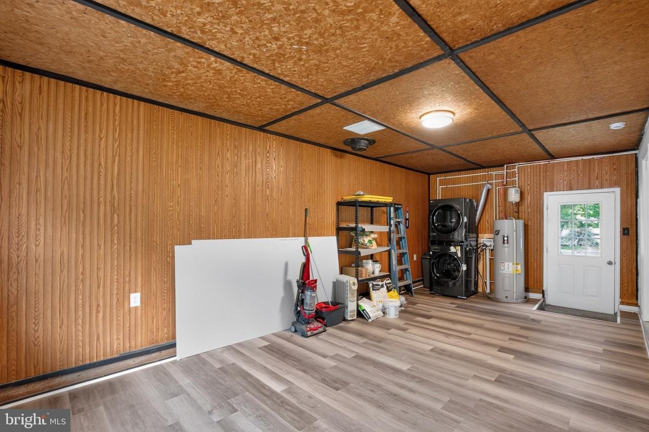 21465 Indian Bridge Rd - Photo 3 of 17