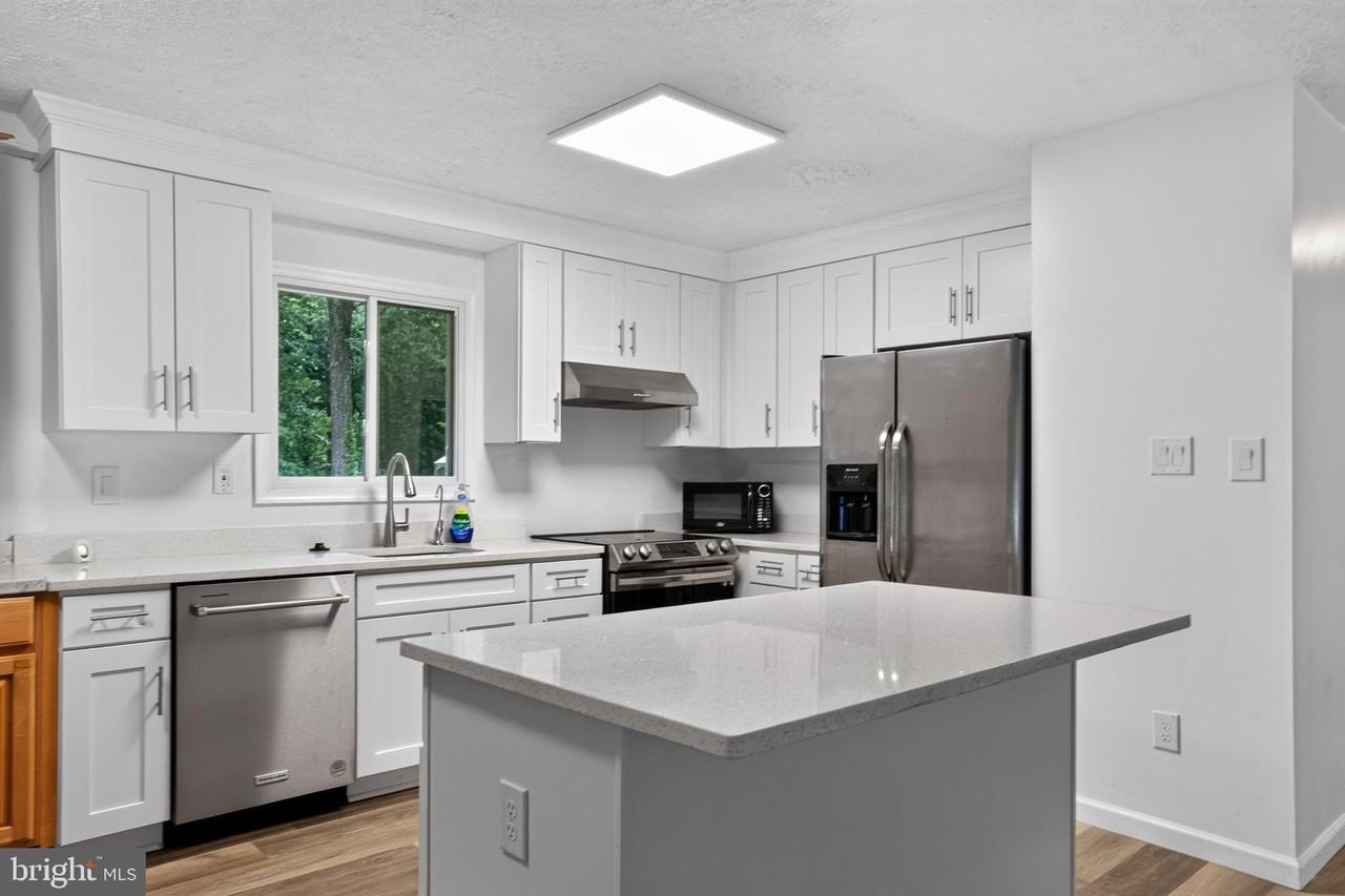 21465 Indian Bridge Rd - Photo 4 of 17