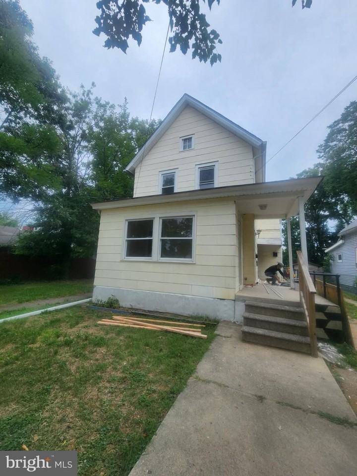 310 W Grape St #1 - Photo 3 of 4