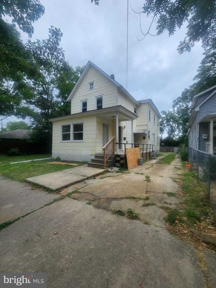 310 W Grape St #1 - Photo 4 of 4